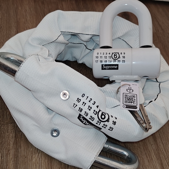 Kryptonite x Supreme x Maison Margiela MM6 Lock - Picture 2 of 5